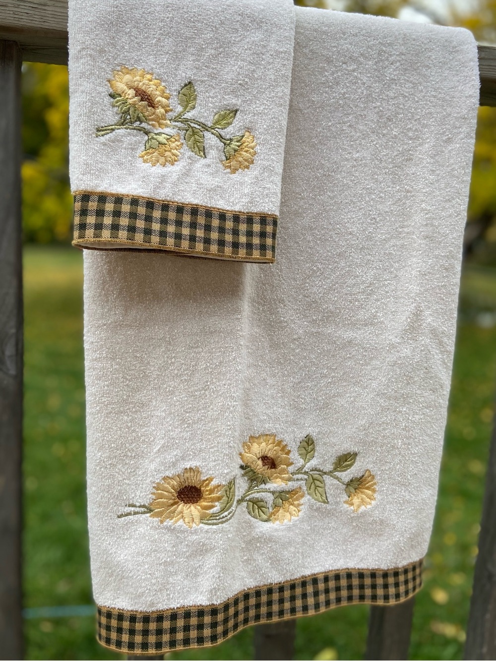 VTG 90s Sunflower Bath Towel Set Gingham Trim Embroidered Avanti Farmhouse